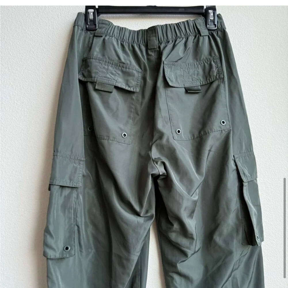 ALO Yoga Women's Dark Green Cargo Joggers - Picture 2 of 2